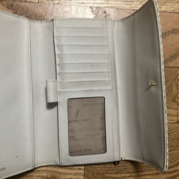 MICHAEL KORS SIGNATURE BIFOLD WALLET - Picture 4 of 7